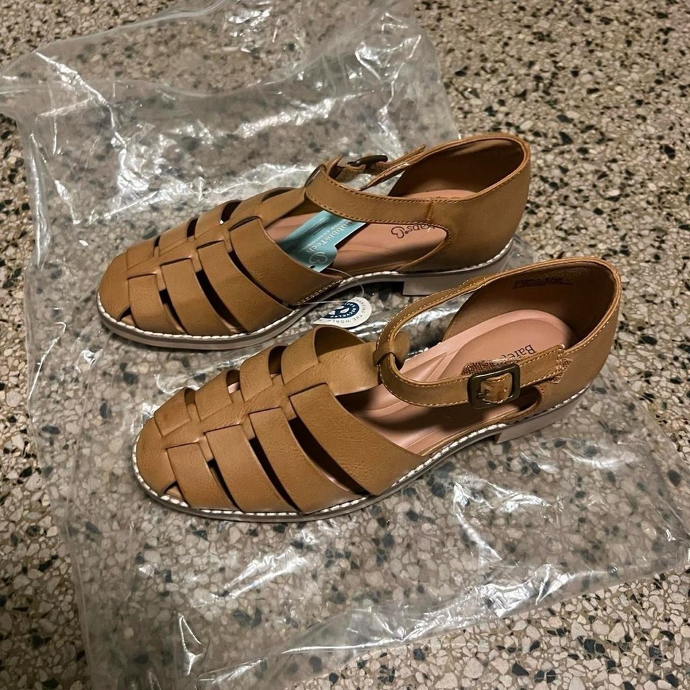 BareTraps Tan Women Sandals 6.5 Like New